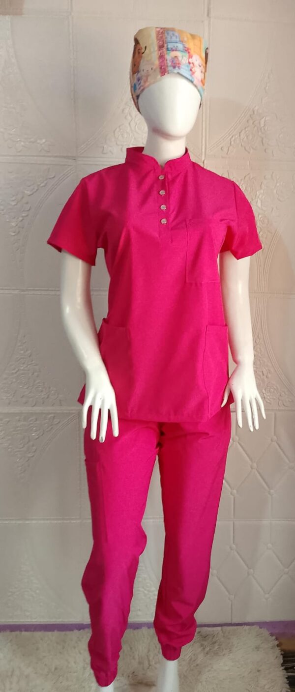 Pijama cuello cadete con botones color fucsia